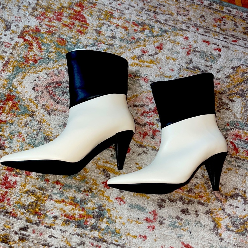 🖤🤍 New Booties on a heel🤍🖤